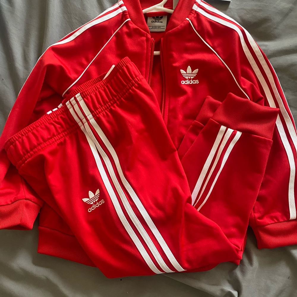 4T toddler boys adidas’s red tracksuit!!! Never been worn brand new with tags